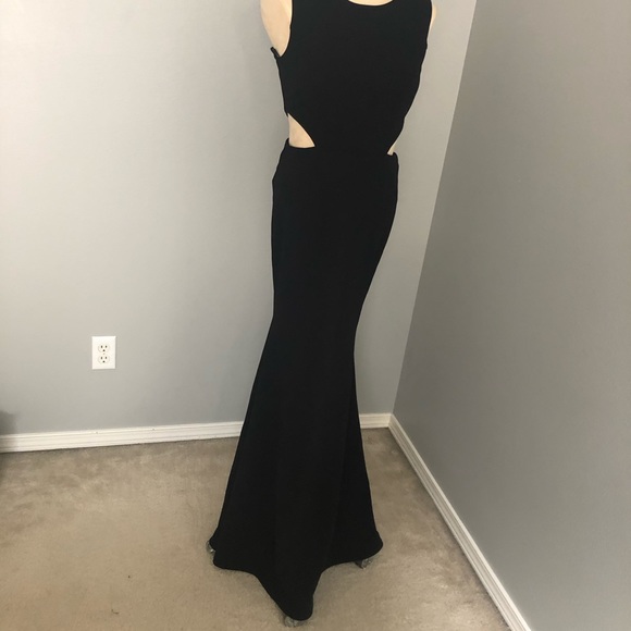 Lulu’s black maxi dress - Picture 2 of 8